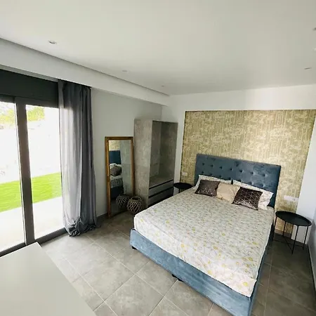 Vixen Apartman Theológosz